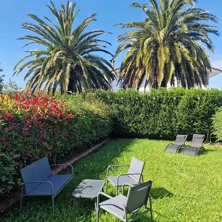 Duplex Con Parking Y Jardin Privado アパート